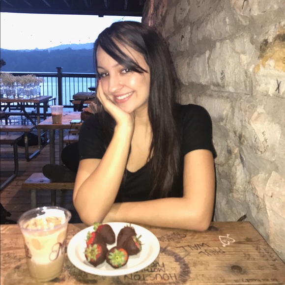 Meet your Posher, Sophia - Picture 1 of 1